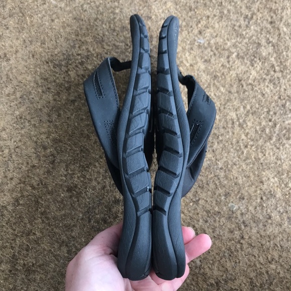 Oakley Black Flip Flop Sandals Youth 6, EU 38.5, 24cm New! - Picture 7 of 7